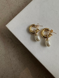 Lorenza pearl earring